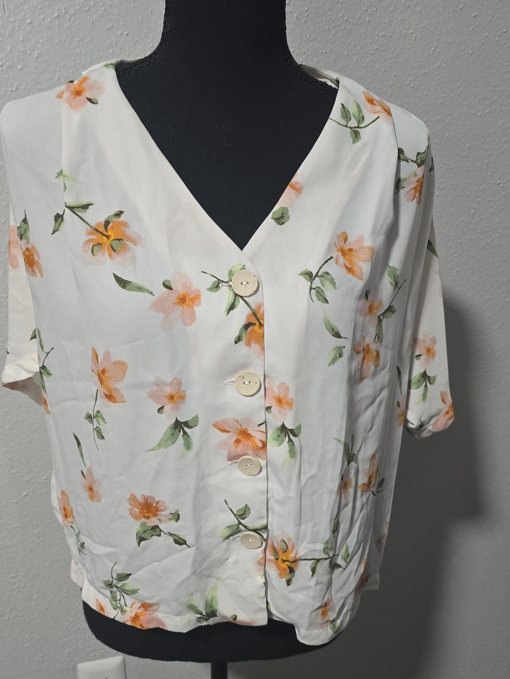 Elodie White Floral Button-Front V-Neck Top - Peach Flowers